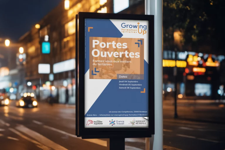 Mockup poster de rue affiche Growing Up portes ouvertes site Beverly Dose, web designer UX UI à Bordeaux – Beverly Design