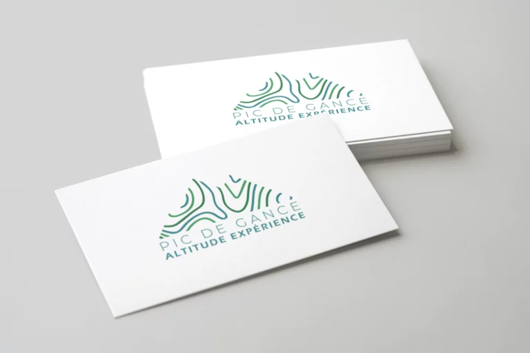 Mockup cartes de visite logo station Pic de Gance site Beverly Dose, web designer UX UI à Bordeaux – Beverly Design