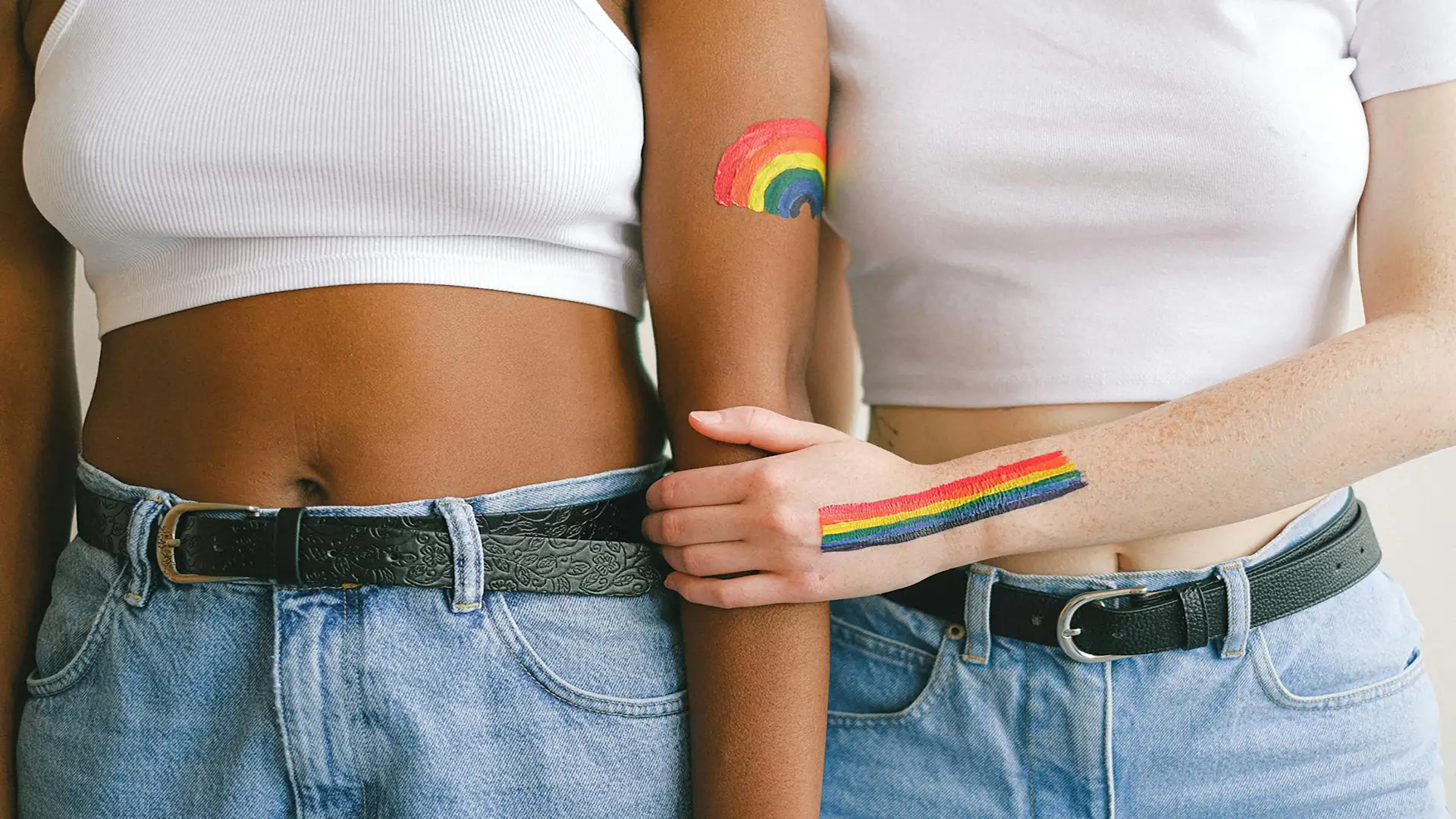 Image femmes couleurs lgbt+, montage vidéo tolérance, site Beverly Dose, web designer UX UI à Bordeaux – Beverly Design